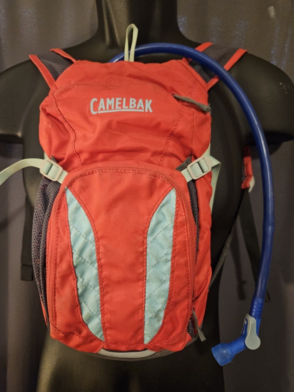 CamelBak Mini M.U.L.E. Kids Hydration Pack in Red and Teal 1.5 L